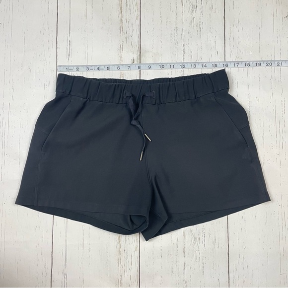 Lululemon‎ On The Fly Short *Woven, *2.5” - Picture 4 of 10